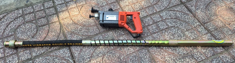 Đầm dùi điện mini TCVN-MV800